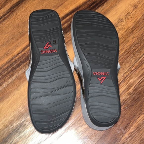 Like New Vionic Metallic Sandals - Picture 5 of 6